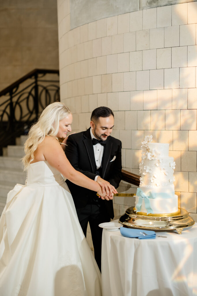 catilyn and mohammed cutting cake
