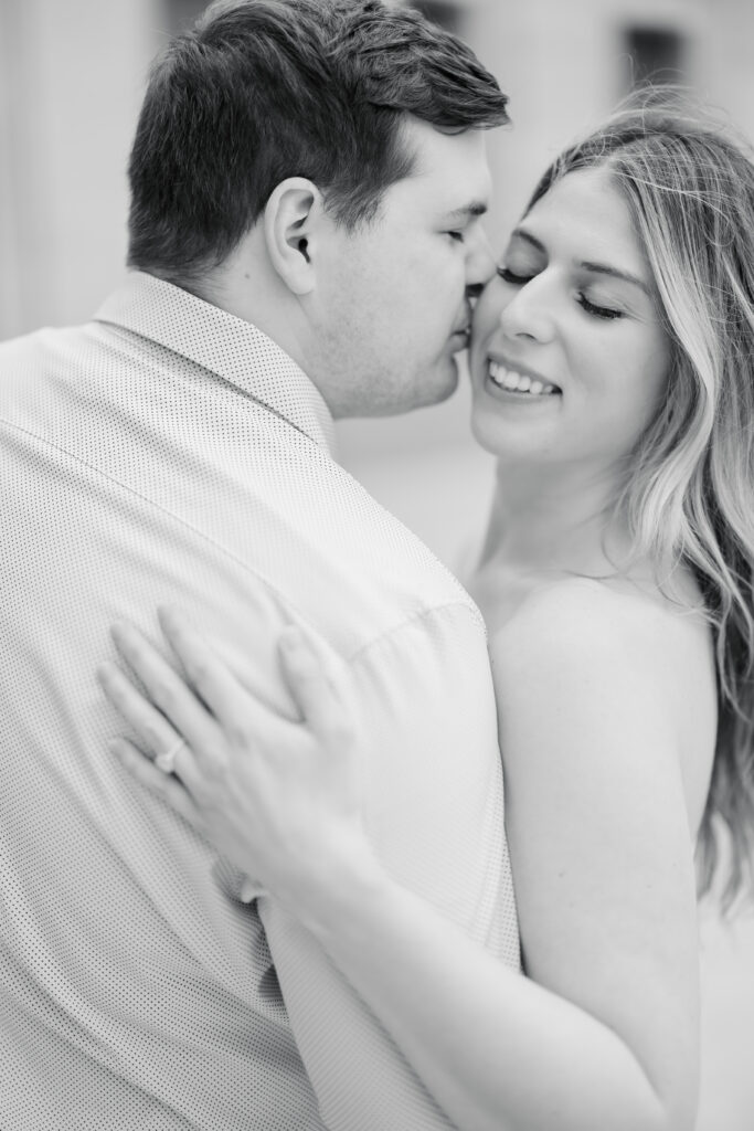 engagament-cincinnati-unionterminal-weddingphotographer-kasiasickauphoto-savannahandjosh