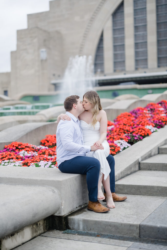 engagament-cincinnati-unionterminal-weddingphotographer-kasiasickauphoto-savannahandjosh